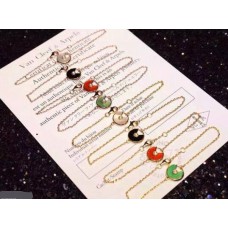 Bransoletka Amulette de Cartier z 7 kolorowymi kamieniami w żółtym złocie, białym złocie i różowym złocie