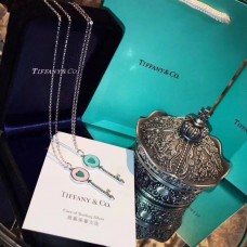 Naszyjnik z zawieszką w kształcie serca Tiffany Keys Blue Enamel Silver w kolorze niebiesko-różowym