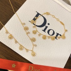 Bransoletka/naszyjnik Christian Dior Rose Des Vents Five Motif z ośmioramienną gwiazdą i diamentami w kolorze białym z mopa, damska, pozłacana żółtym złotem