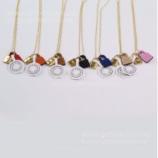 Wisiorek Hermes OKelly ze skóry cielęcej Swift z pozłacanymi okuciami