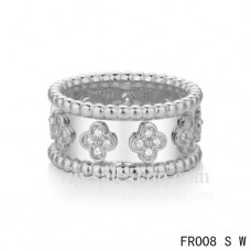 Pierścionek Van Cleef Arpels Clover w kolorze białym z okrągłymi diamentami