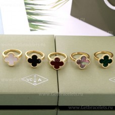 Pierścień Van Cleef Arpels Magic Alhambra z masą perłową