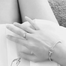 Obrączka Tiffany Atlas z trzema kryształami, cena indywidualna w Dubaju