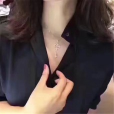 Naszyjnik z wisiorkiem Tiffany Keys Hollow Floral Key dla kobiet w sprzedaży w Wielkiej Brytanii