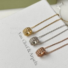 Naszyjnik z pereł Van Cleef Arpels Perlee 3 rzędy żółtego/różowego/białego złota