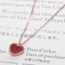 Van Cleef Arpels Słodki wisiorek w kształcie serca Alhambra z różowego złota, karneol