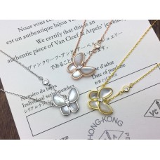 Van Cleef Arpels Wisiorek z dwoma motylami z masy perłowej i diamentów