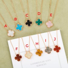 Wisiorek Van Cleef Arpels Alhambra w kolorze różowego złota